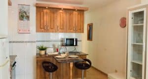 appartamento in vendita al piano terra fronte piscina nel complesso surycan zona sonnenland in gran canaria composto da una camera da letto un bagno cucina e salone più patio esterno.