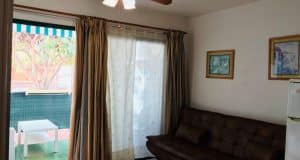 appartamento in vendita al piano terra fronte piscina nel complesso surycan zona sonnenland in gran canaria composto da una camera da letto un bagno cucina e salone più patio esterno.