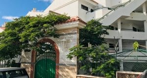 appartamento in vendita al piano terra fronte piscina nel complesso surycan zona sonnenland in gran canaria composto da una camera da letto un bagno cucina e salone più patio esterno.